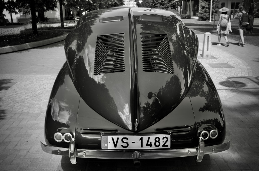 Tatra 87