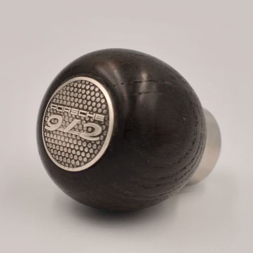 Limited “912 Black edition” gear knob.