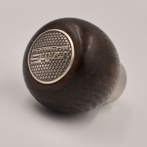 Limited “914 Black edition” gear knob.