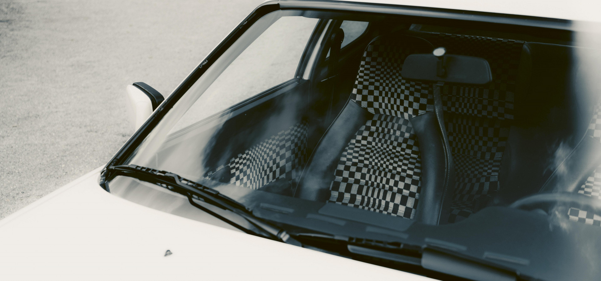 Aus Träumen gewebt: Porsche bringt historische Stoffe zurück