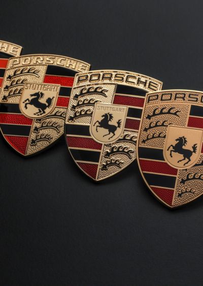 The modernised Porsche crest: the evolution of an icon