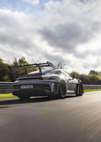 911 – One Icon. Two Extremes.