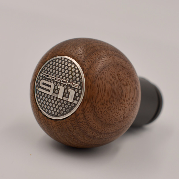 Porsche 911 Gear knob/Walnut tree (964/993/996/997). - GoClassic